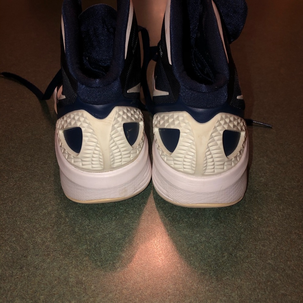 Nike Hyperdunk Basketball Shoes View 3